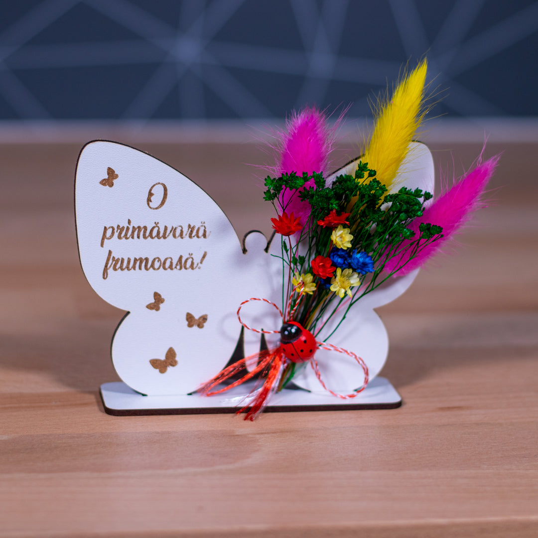 Fluture cu flori uscate si suport - O primavara frumoasa