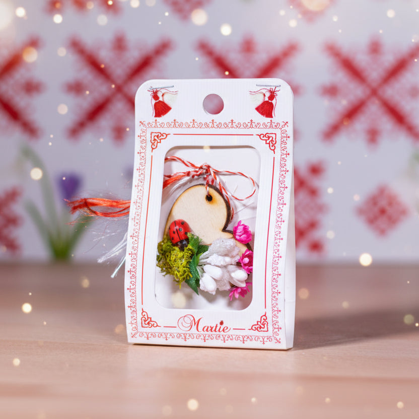 Martisor rustic din lemn cu flori uscate