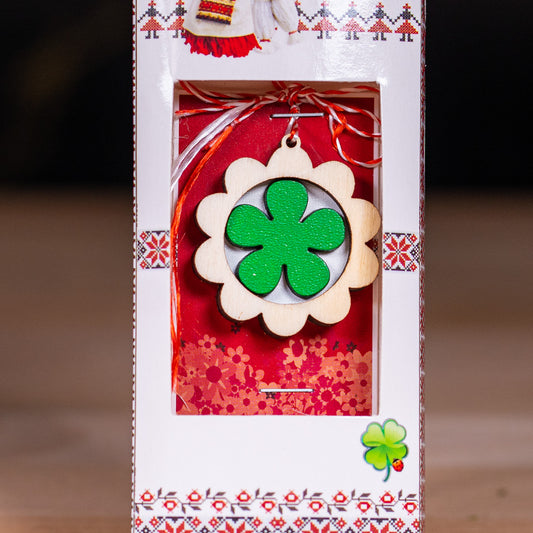 Martisor din lemn handmade - Model floricica