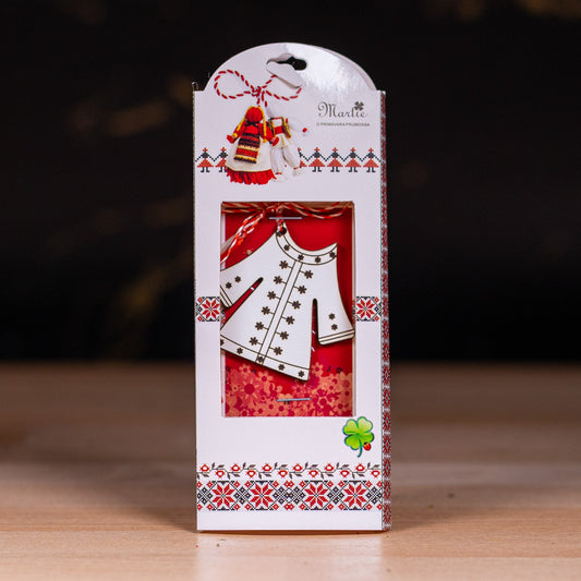 Martisor din lemn handmade - Model ie