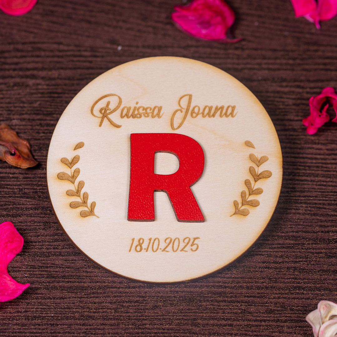 Marturie eleganta din lemn, personalizata, pentru botez cerc 8cm