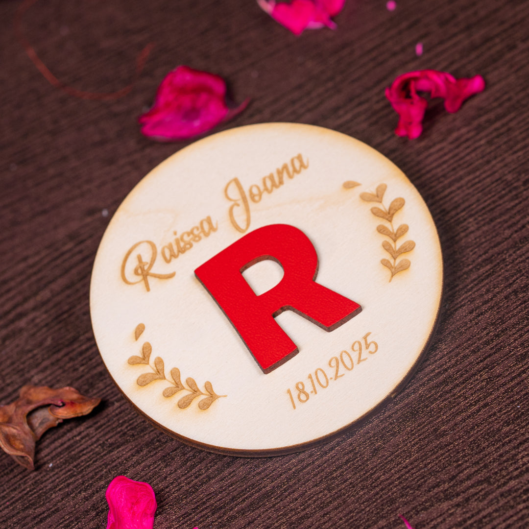 Marturie eleganta din lemn, personalizata, pentru botez cerc 8cm
