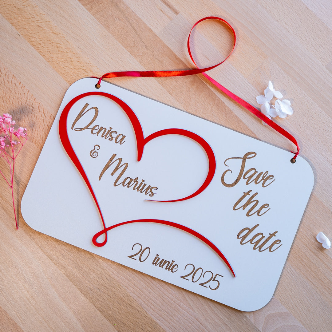 Plăcuță Save the Date elegantă din lemn, personalizată