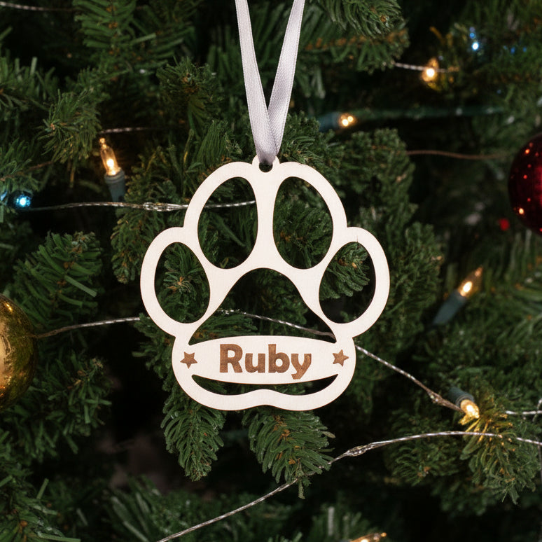 Globulețul din lemn în formă de lăbuță de câine/pisică personalizat cu numele